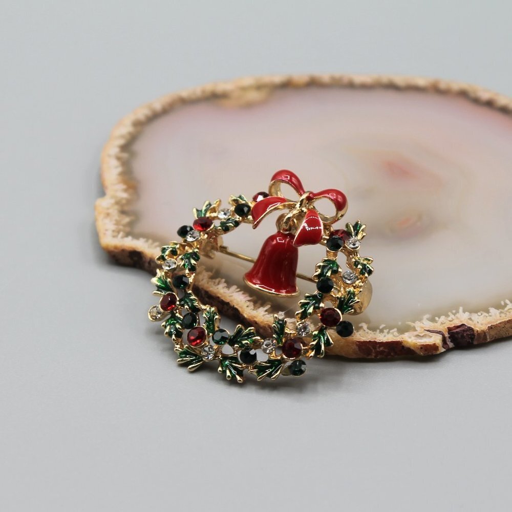 Jewelry pin brooch wreath Holidays Christmas bell bow cute adorable gold tone